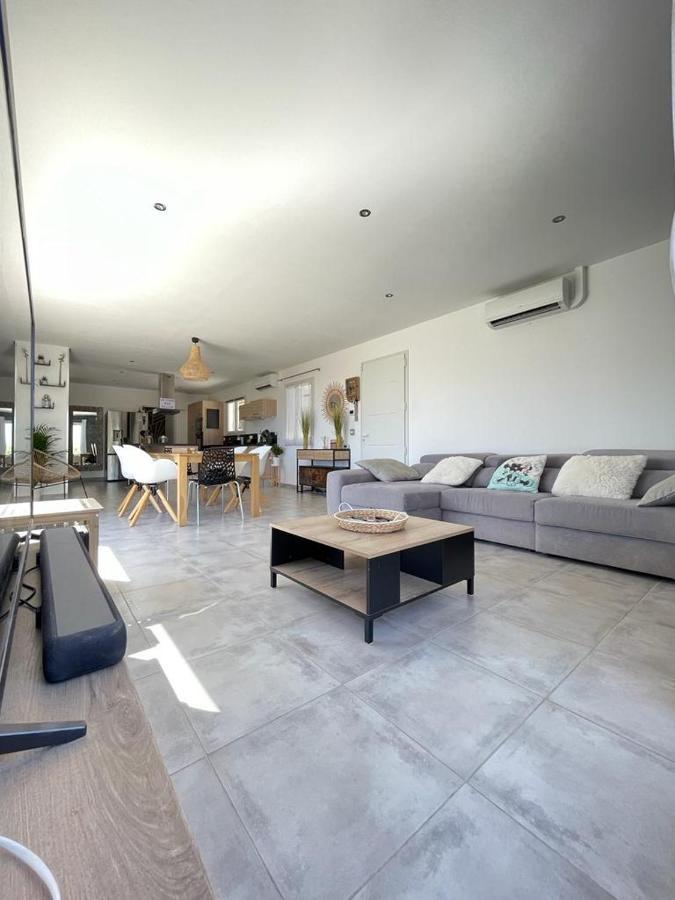 Villa Avec Piscine Cuers Exteriér fotografie