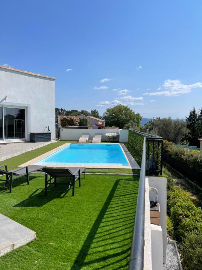 Villa Avec Piscine Cuers Exteriér fotografie