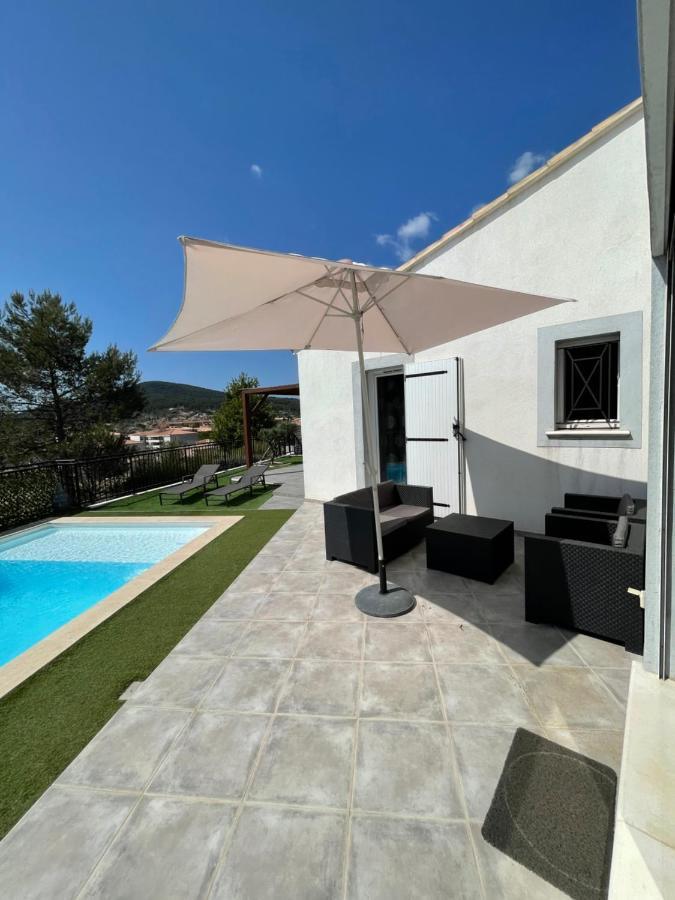Villa Avec Piscine Cuers Exteriér fotografie