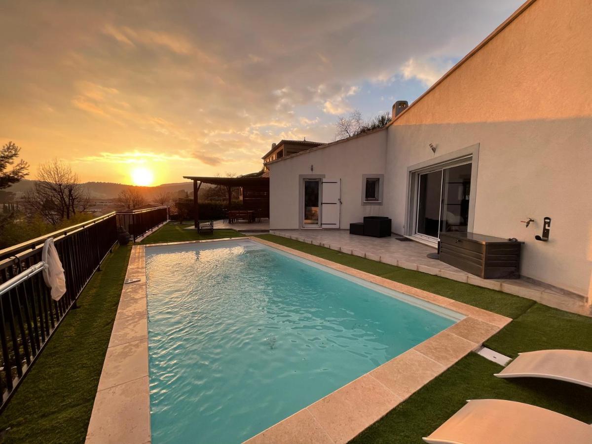 Villa Avec Piscine Cuers Exteriér fotografie
